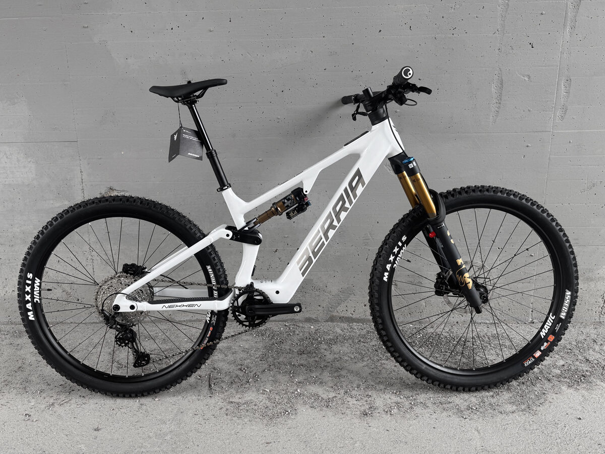 Berria Nexxen Avinox M2S XT Kashima taglia M